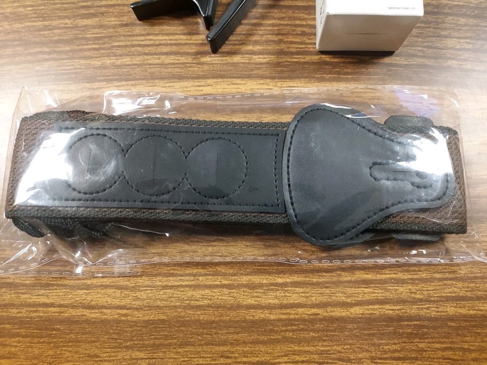 GUITAR ACCESSORIES*STRAP,CAPO & TUNER*