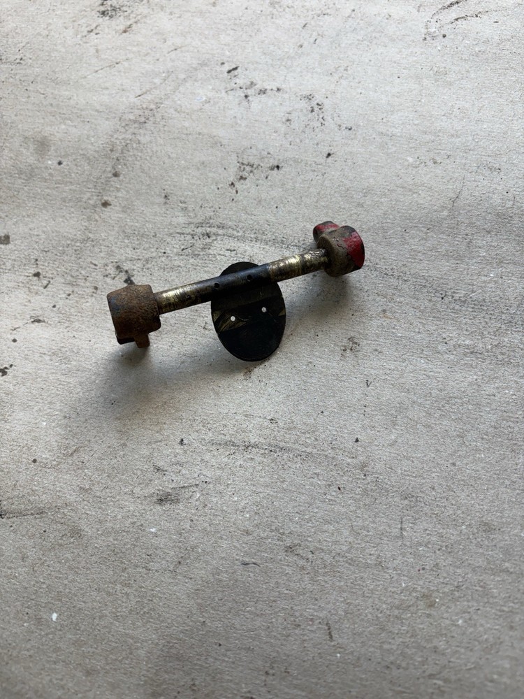 New Idea Vari-Speed engine throttle shaft