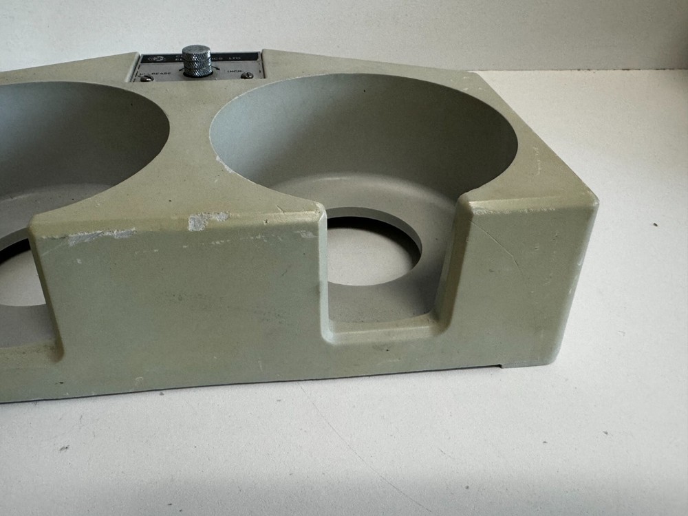 Shelf 18: COULTER ELECTRONICS MODEL V.C.U. VWII VACUUM CONTAINER UNIT