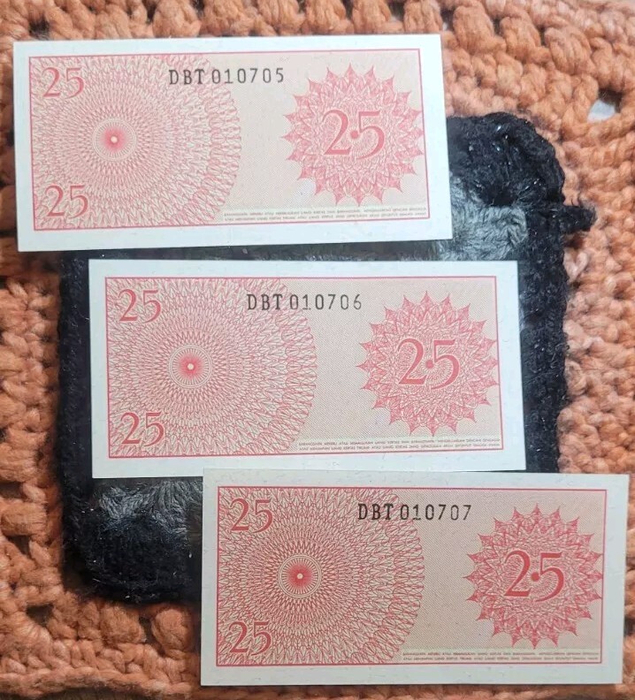 Indonesia Currency Note, 3 Sequential 25 Senn Uncirculated Gradable