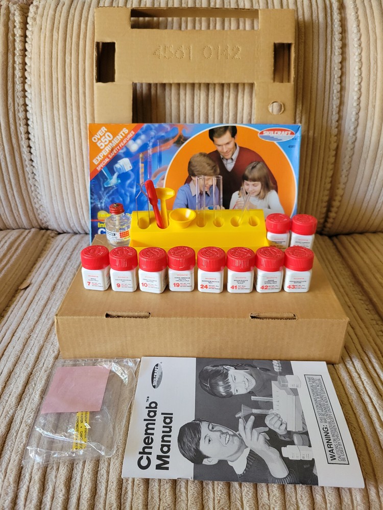 Vintage Skillcraft Chemlab/500 Intermediate Chemistry Science Education Set