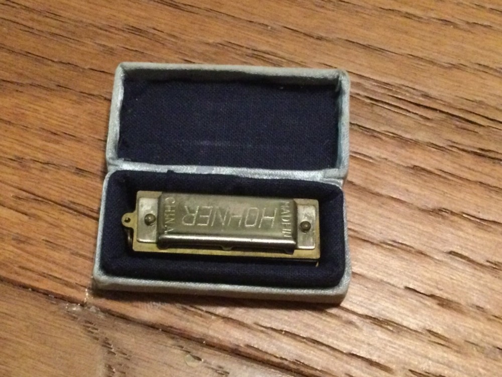 VINTAGE MUSIC HOHNER HARMONICA MINI 1 1/2" IN BOX 4 Pipe