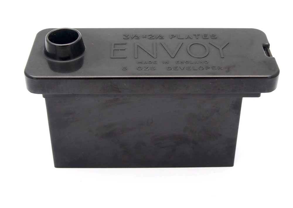 Envoy 3 1/2 x 2 1/2 Plate Developing Tank - Good Condition and Working