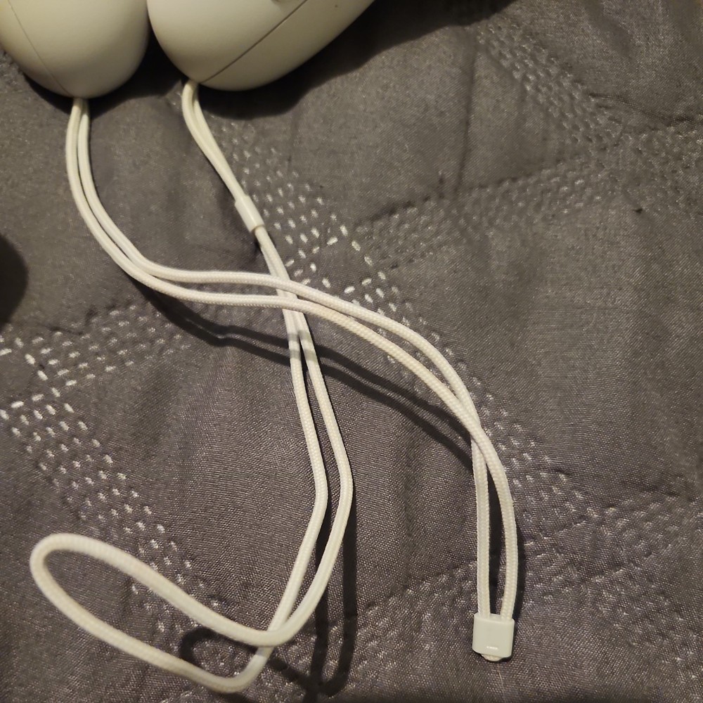 Genuine Meta Oculus Quest 2 Left & Right Controllers (Pair) great shape