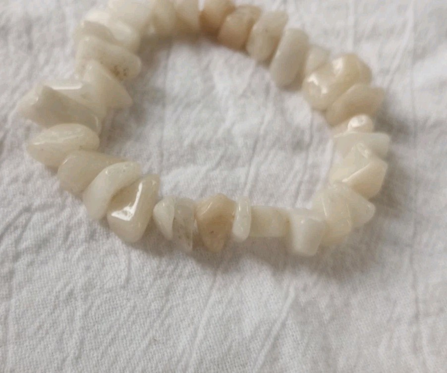 Quartz Snow Medium Chip Handmade Bracelet Size 7 Stretch