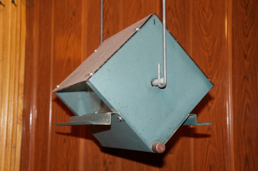 Rollerfeeder Roller Bird feeder rollnfeed Squirrel proof