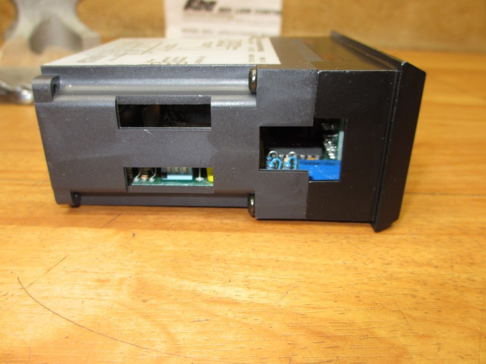 Red Lion Controls APLVA400 *NEW* Volt Meter Digital Panel Meter