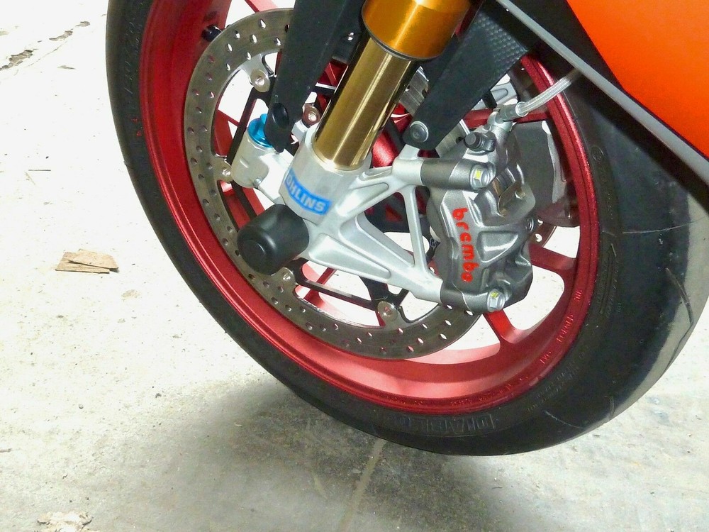 TRIUMPH SPEED TRIPLE 1200 RR FRONT WHEEL CRASH PROTECTION PUCKS KNOBS SLIDERS