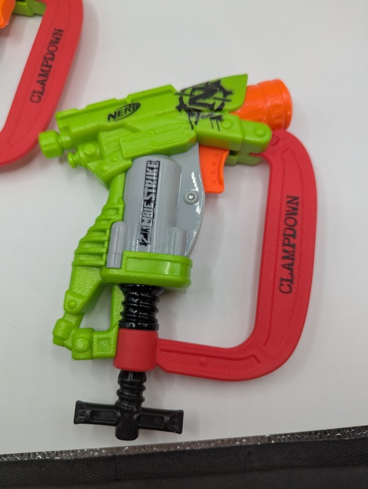 Nerf N-Strike Zombie Strike CLAMPDOWN X2 Tested Clamp Down Dart Blaster