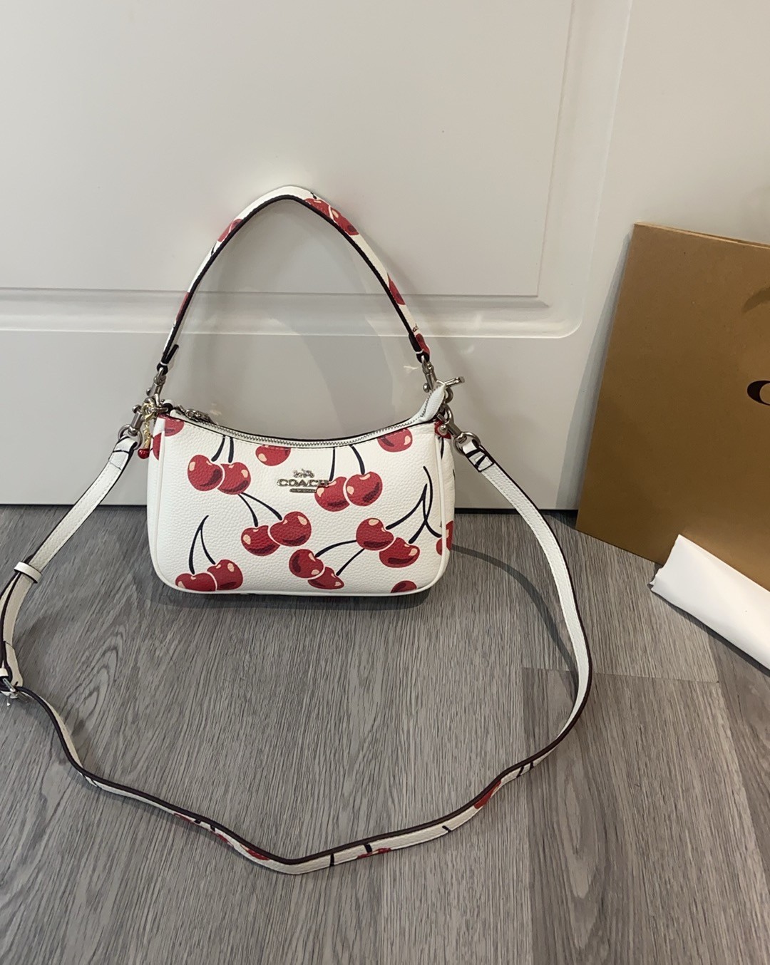 🍒 Womens Shoulder Bag With Cherry Print Smooth Leather COA CZ774