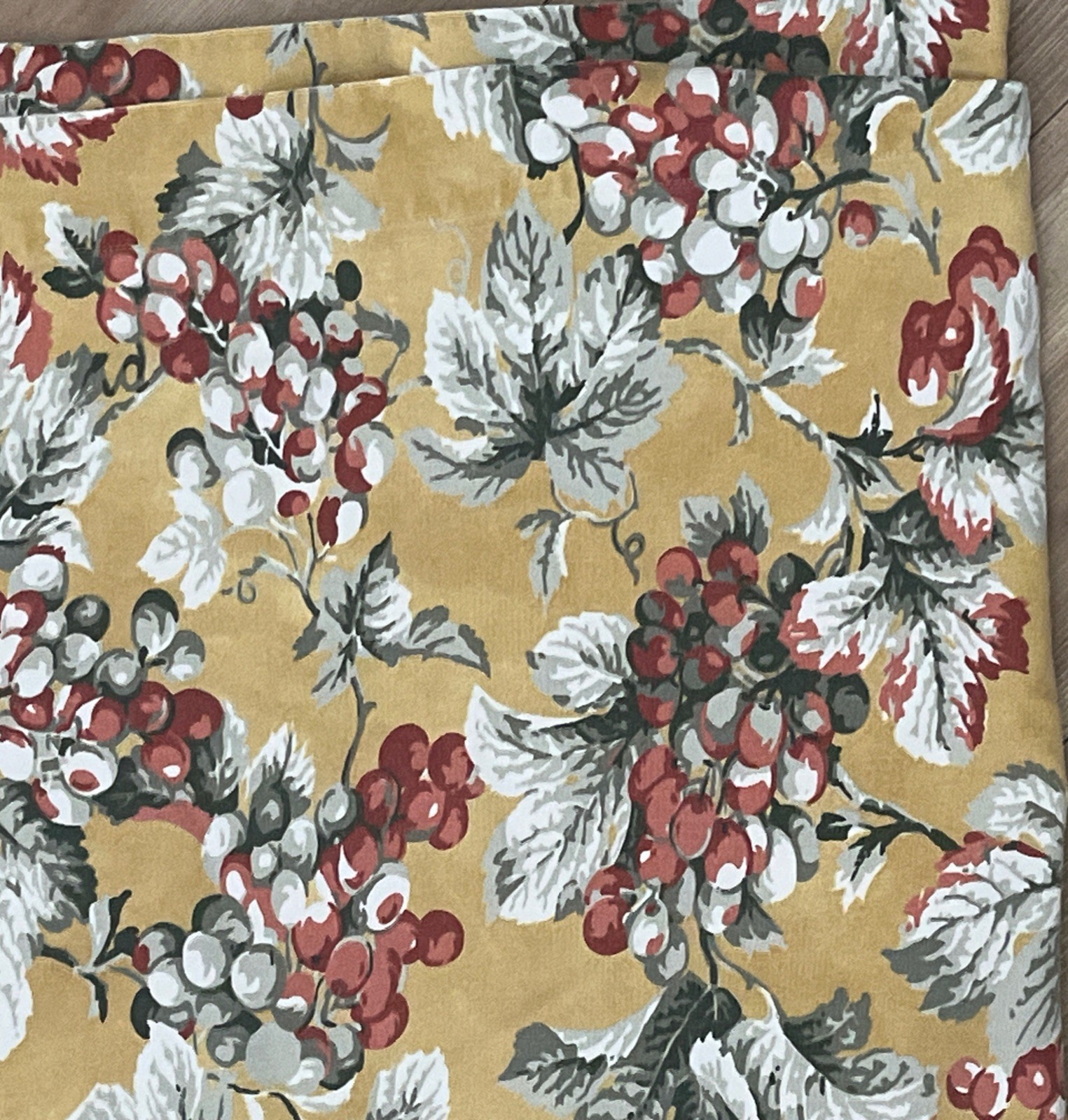 Williams Sonoma Toscane Gold Grapes Tablecloth Italy 68 x 108