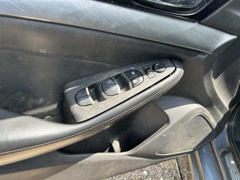 MAXIMA 2016 Fuse Box Cabin 104687063