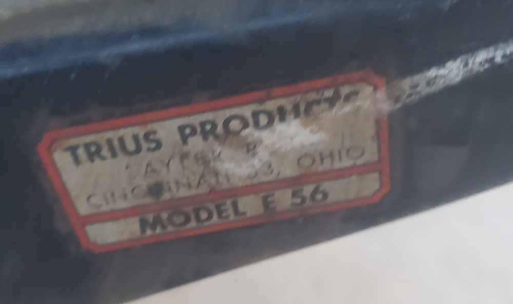 TRIUS PRODUCTS MODEL E 56 TRAP SKEET CLAY PIGEON THROWER