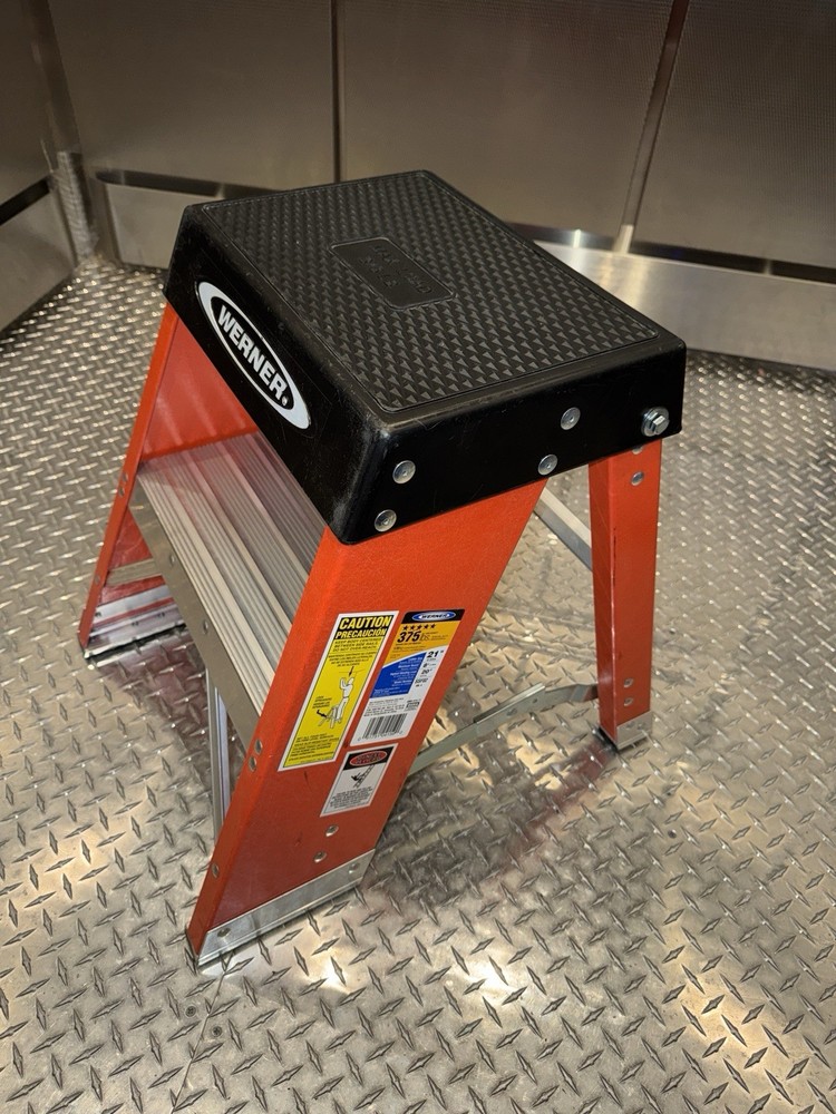 2 Ft Type IAA Fiberglass step Stand SSF02