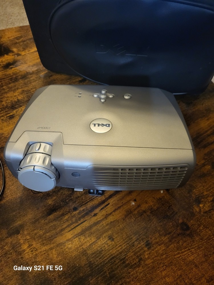 DELL Projector Model 2300MP with Super Duty Case W/ Remote Untested