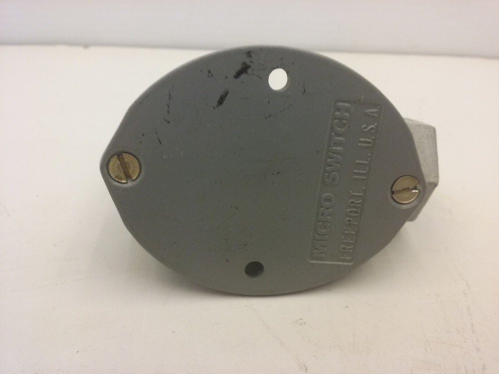 MICRO SWITCH BZV6-2RN PUSHBUTTON SWITCH 15A@ 125,250,480VAC 2A@ 600VAC