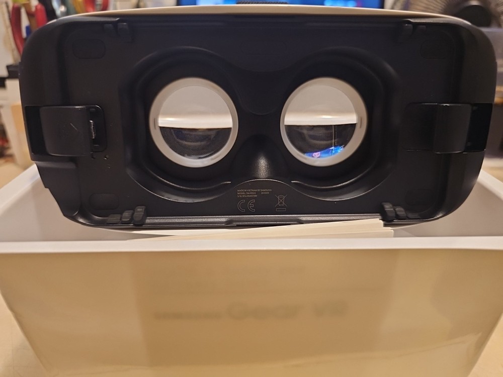 Samsung Gear VR Virtual Reality Headset Galaxy Note5 & S6 Edge+S7Oculus Open NIB