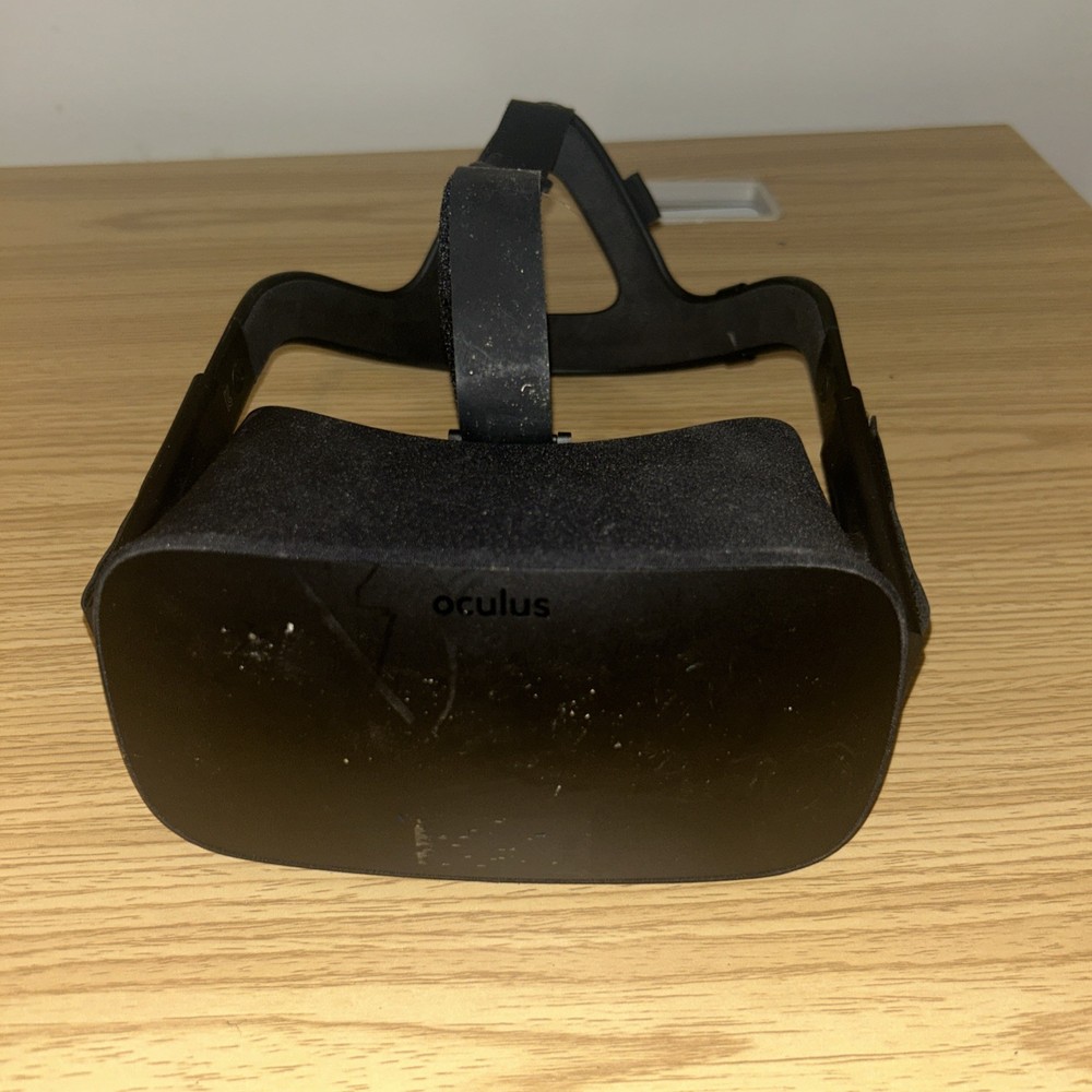 Oculus VR Headset (Either Rift or Go, unfamiliar on specific model) SEND OFFERS