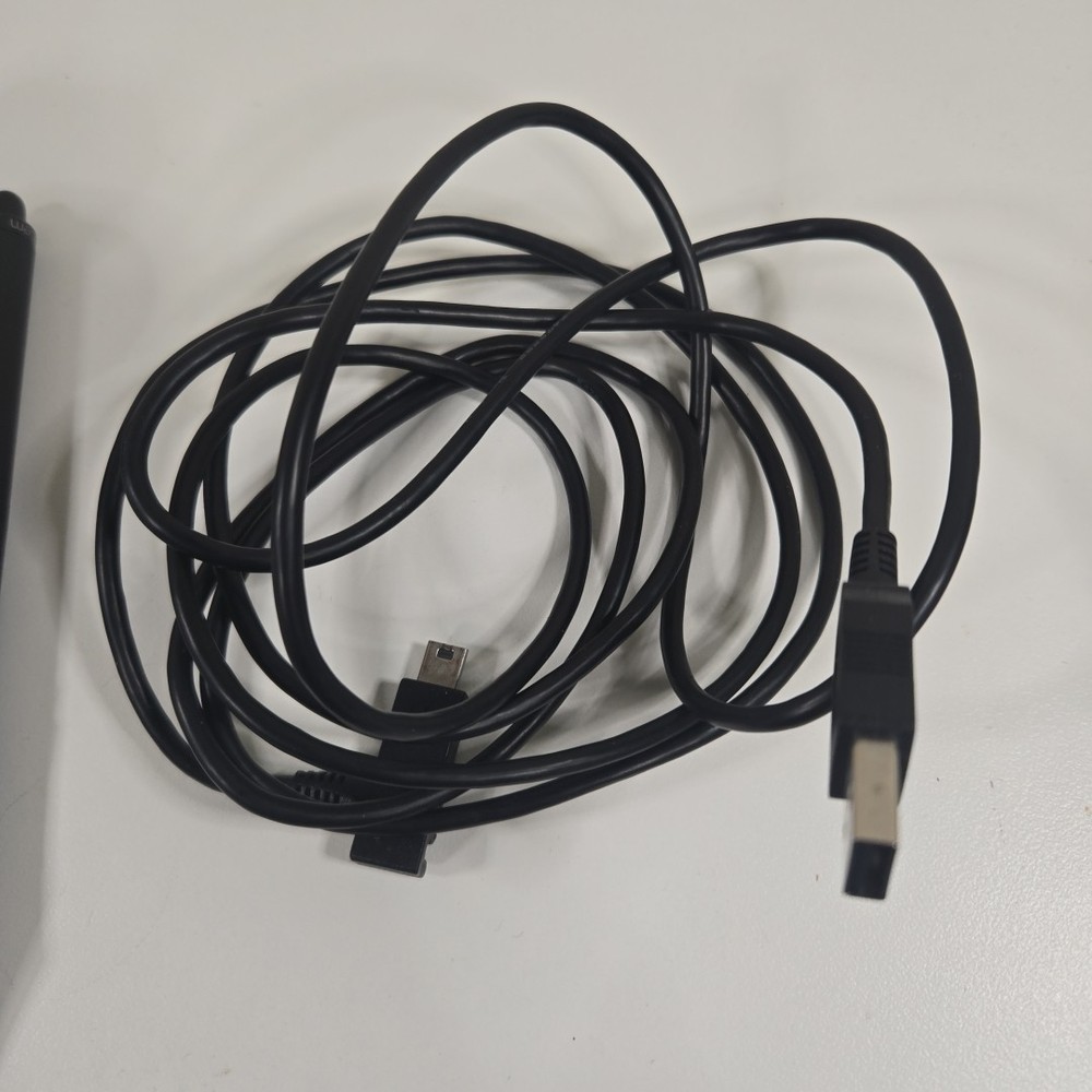 Wacom PTH-651 Intuos Pro Medium Creative Pen & Touch Tablet w/ Wireless Function