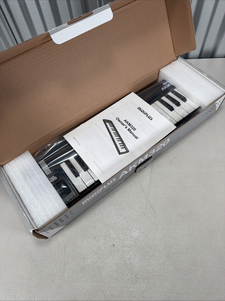 NEW MidiPlus AKM320 USB MIDI Keyboard Controller, Black, 32-key