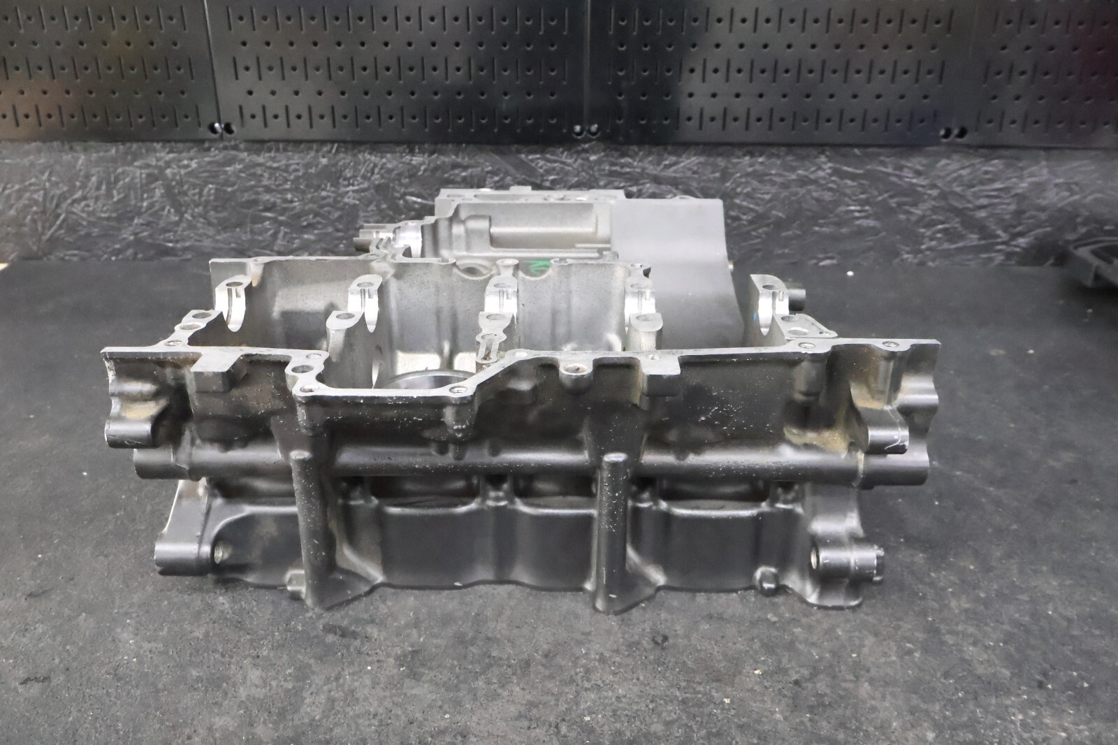 HONDA 2007 CBR1000RR CBR1000 ENGINE CYLINDER MOTOR BLOCK UPPER CRANKCASE