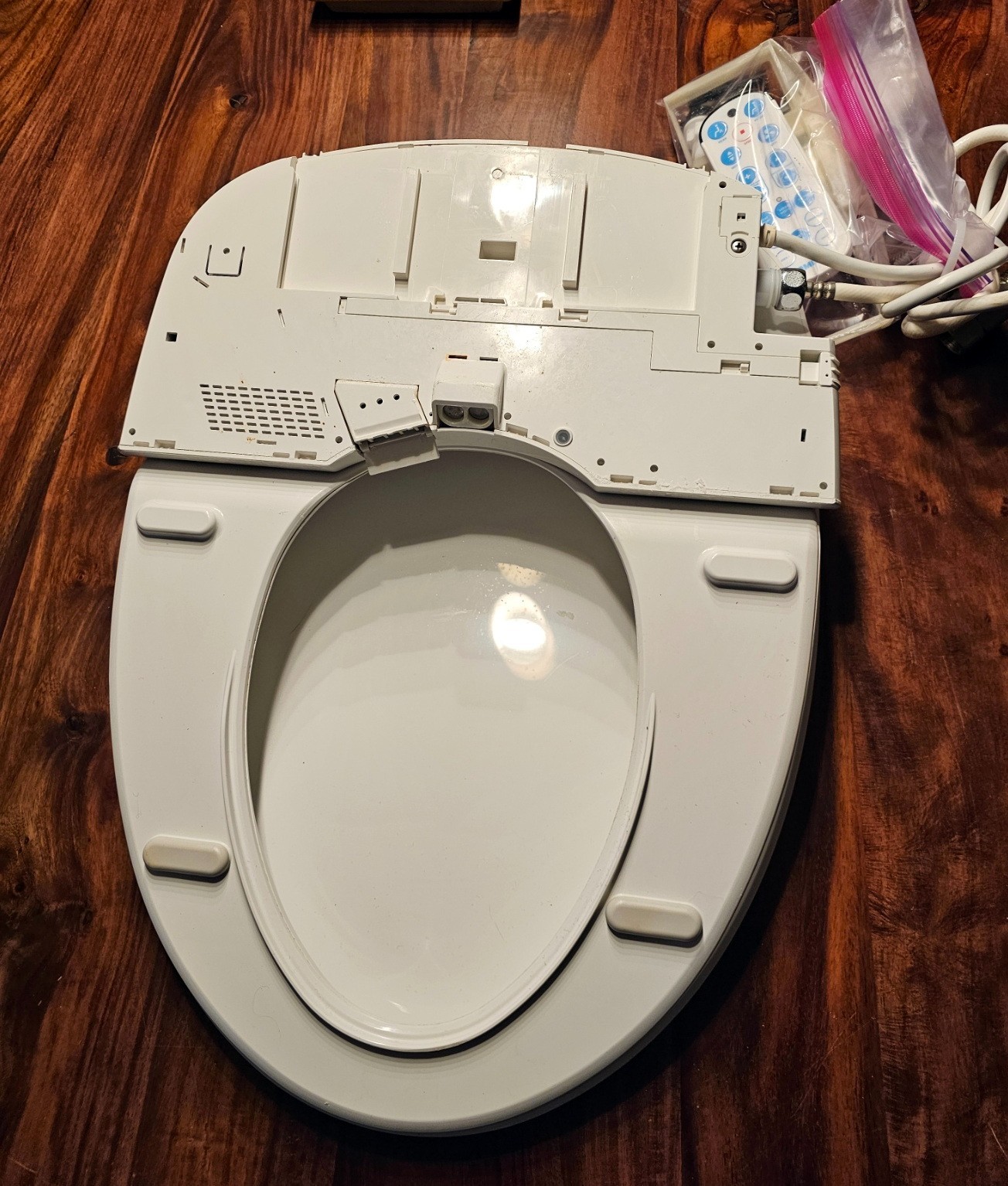 The Omigo Bidet Toilet Seat - Elongated White Model: CMAO-EW USED