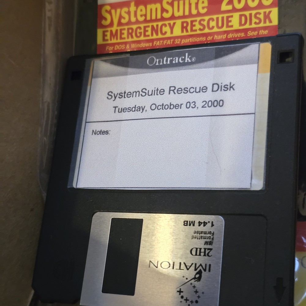 Ontrack SystemSuite 2000 Windows 98/95/2000 W/User Guide Big Box PC CD Rom/Disk