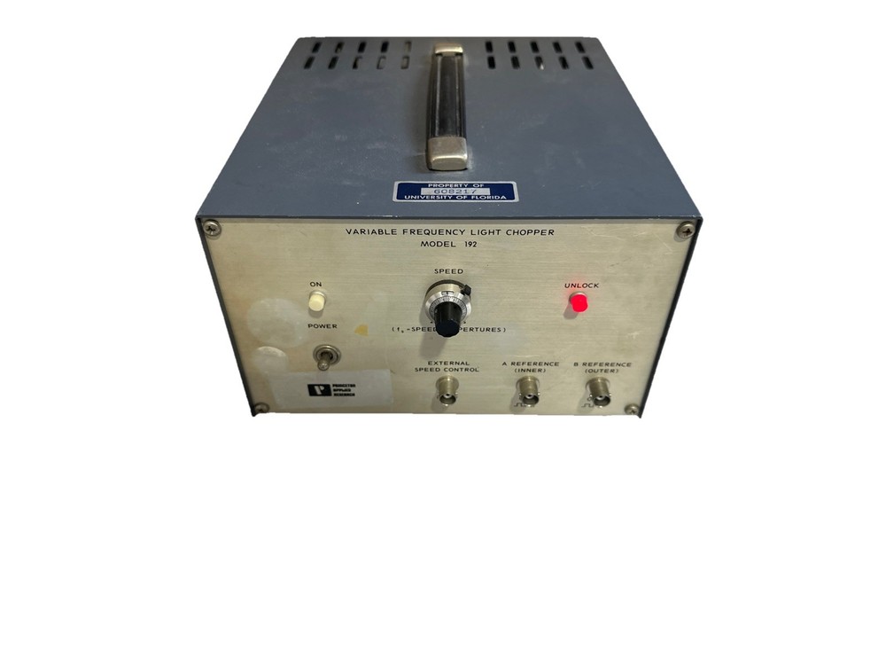 Princeton Applied Research 192 Variable Frequency Light Chopper Powers On