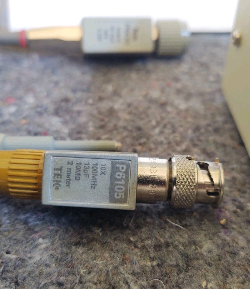 Tektronix P6136 Passive Probe + Clip, P6105 Passive Probe & Data Transfer Switch