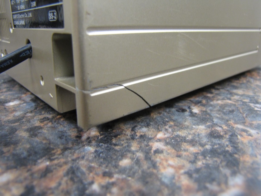 SANYO VCD/MP3 Audio System DC-DA170V Tape CD Tuner FM/AM Gold -No Speakers- MQ47
