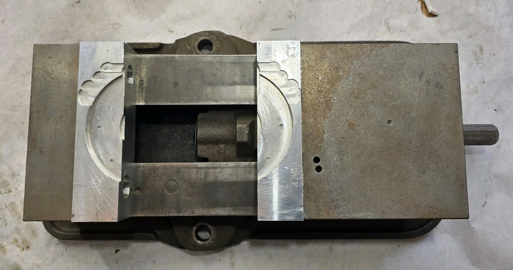 KURT ANGLOCK 6" MILLING MACHINE VISE - NO HANDLE - D-60