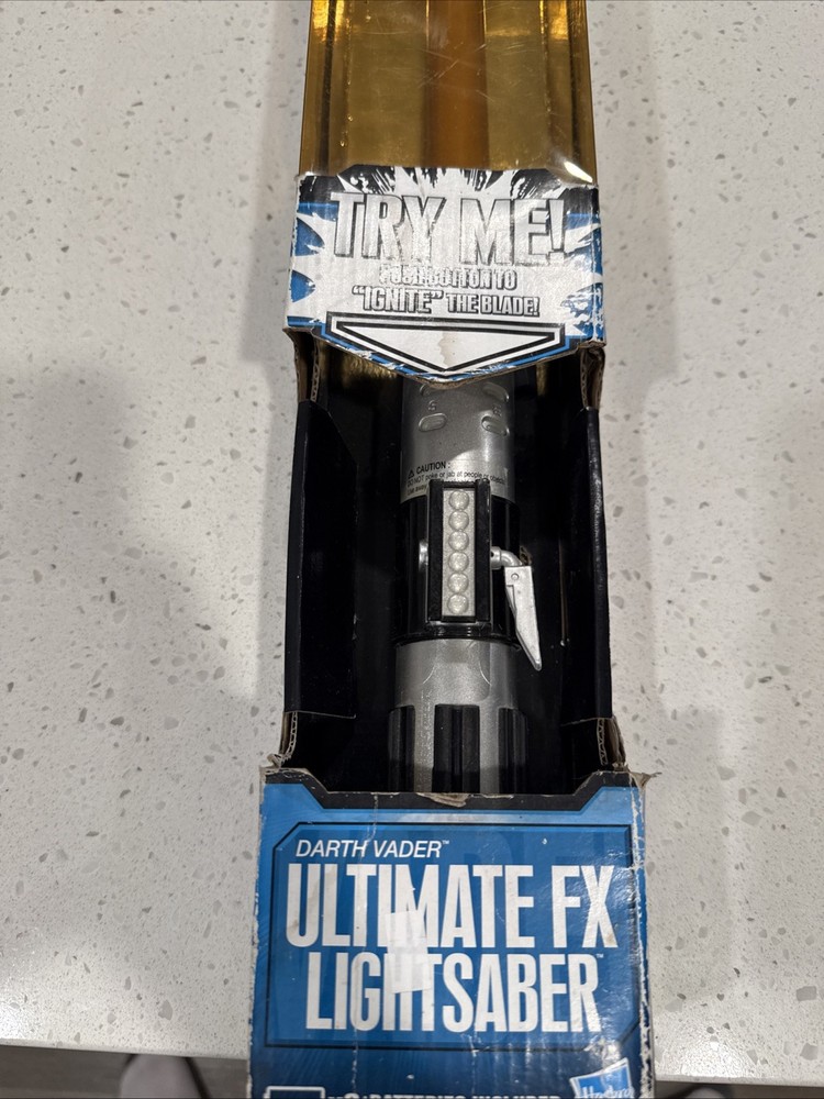 Star Wars Darth Vader Ultimate FX Lightsaber 2011 New