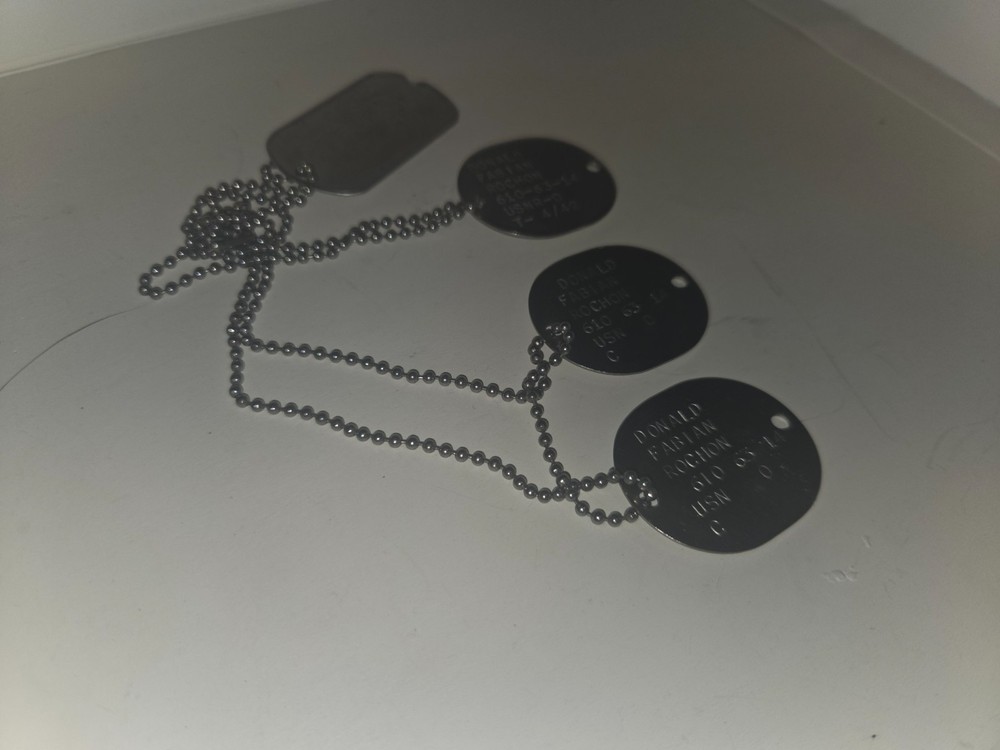 VINTAGE WW2 US MILITARY NOTCHED DOG TAGS