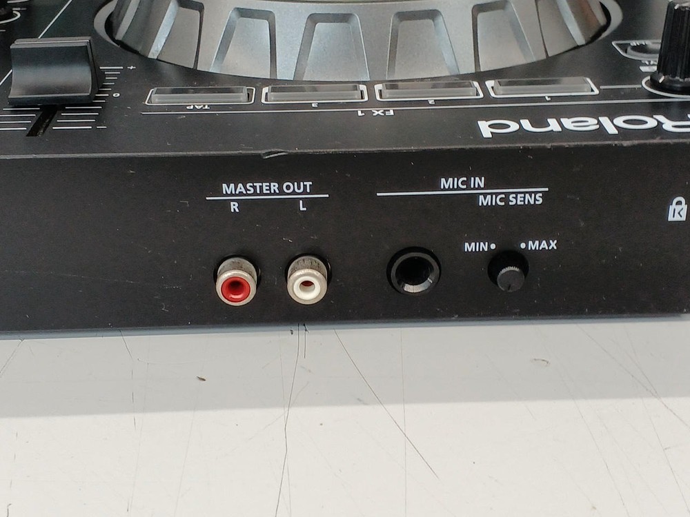 Roland DJ-202 2CH 4-Deck DJ Controller Serato USB Bus Powered Performance Pads