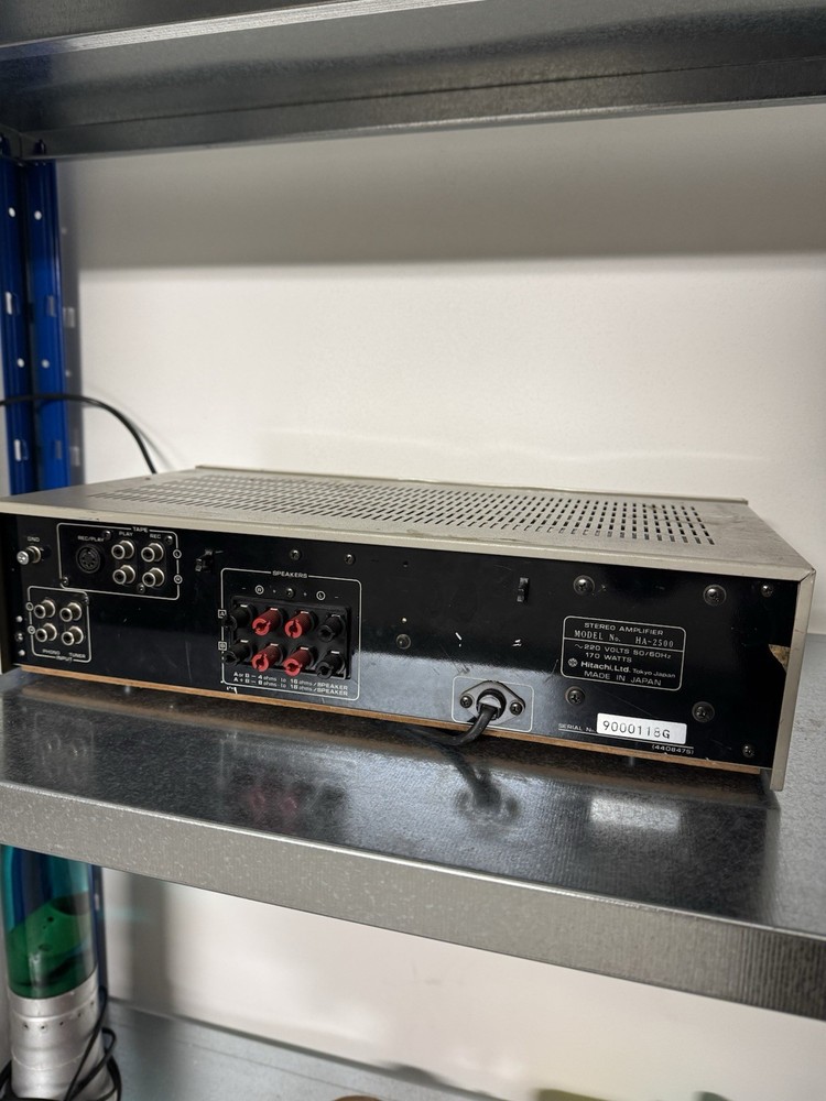 HITACHI STEREO AMPLIFIER model HA-2500