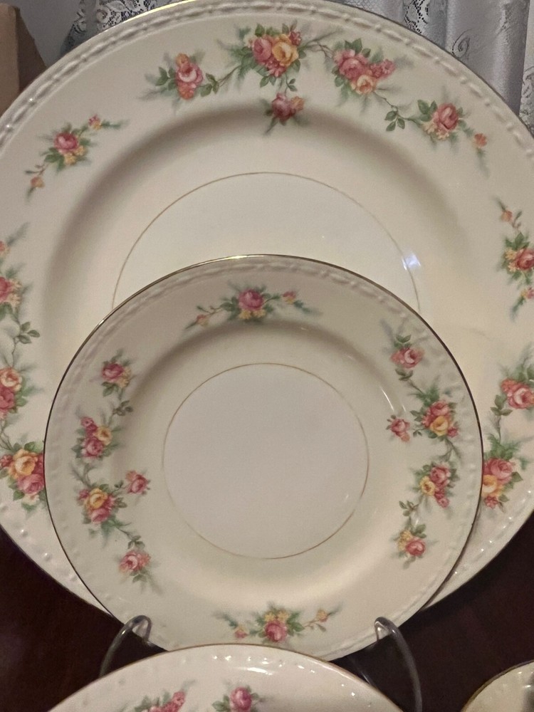 Homer Laughlin -Georgian Eggshell-Countess Pattern-1943-5 piece Set