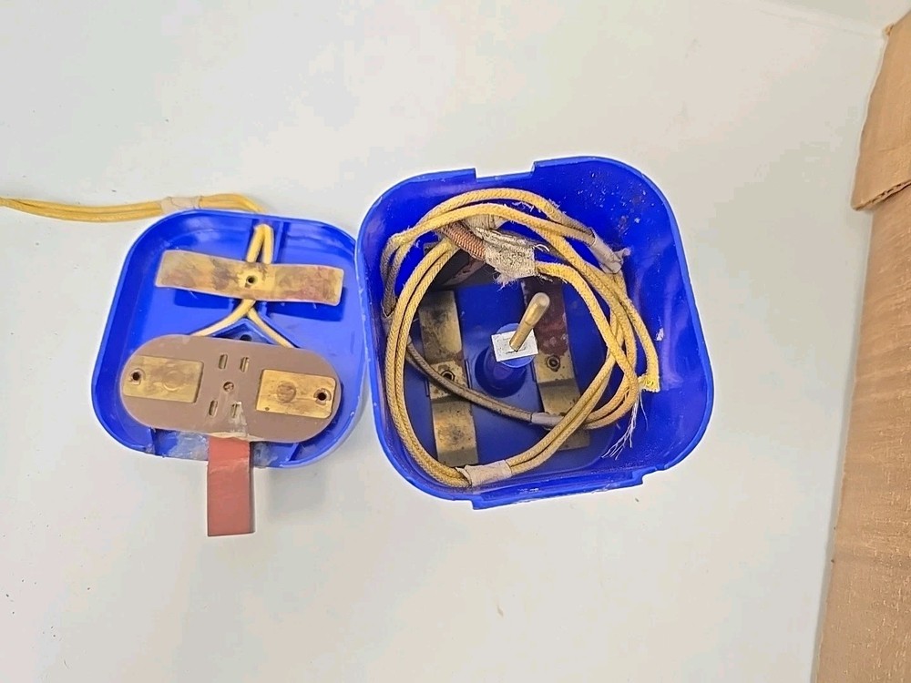 SCHILLING ELECTRIC 4 PIECE PLASTIC TRAIN SET BOXED AS IS UNTESTED READ