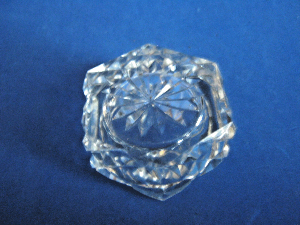 CUT GLASS HEXAGON SHAPED DIAMOND PATTERN OPEN SALT CELLAR w/INDENTED RAYED BASE