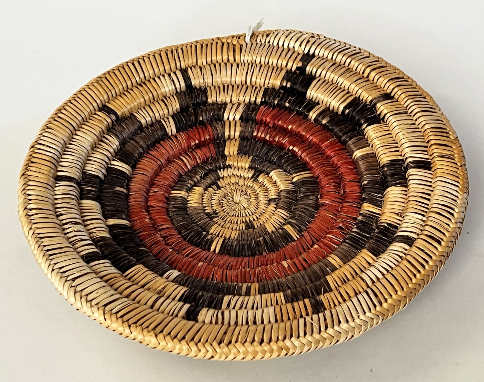 NAVAJO DINE HAND WOVEN 11" WEDDING BASKET TRAY C. 1970s NATIVE AMERICAN ART