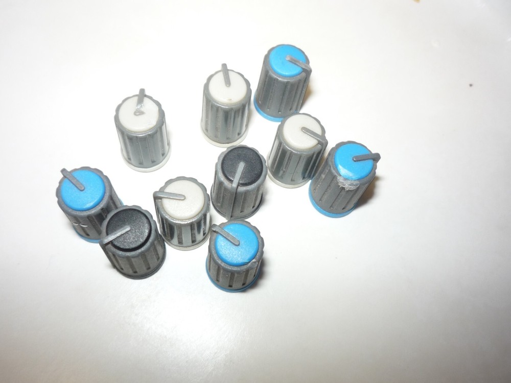 PEAVEY AAM 1602 MIXER - 10 KNOB LOT MIXED KNOBS