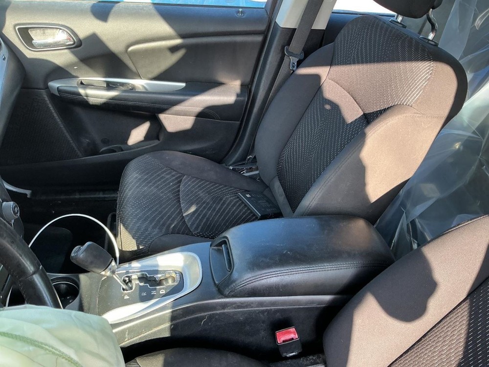 JOURNEY 2014 Glove Box 4708940