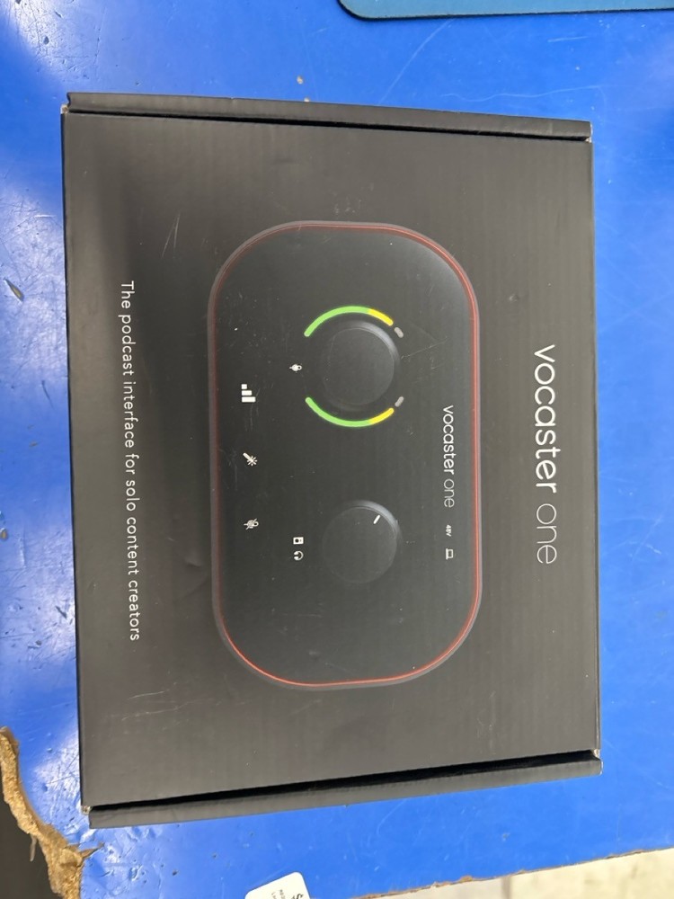 VOCASTER ONE PODCAST INTERFACE (C26032370)