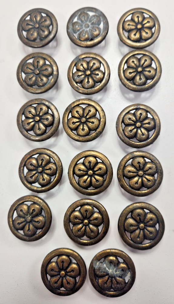 17 VTG METAL BRASS? FLOWER DRAWER PULLS HANDLES KNOBS