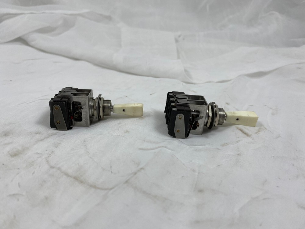 (2) 13AT69 MICRO TOGGLE SWITCHES, NEW