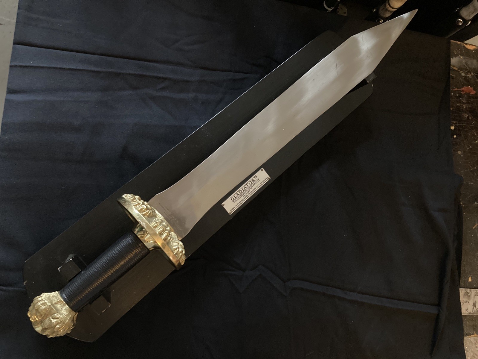Gladiator Tigris of Gaul Sword x Dreamworks 2000W/ Stand Replica Please