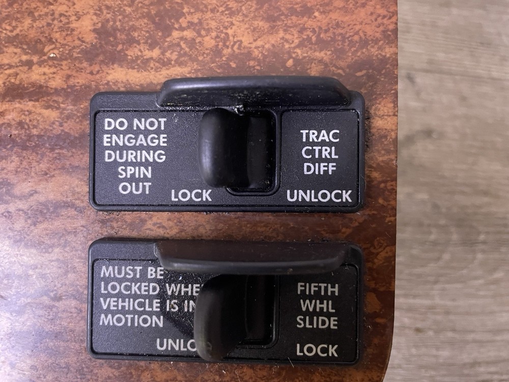 FREIGHTLINER CASCADIA SWITCH GAUGE PANEL OEM