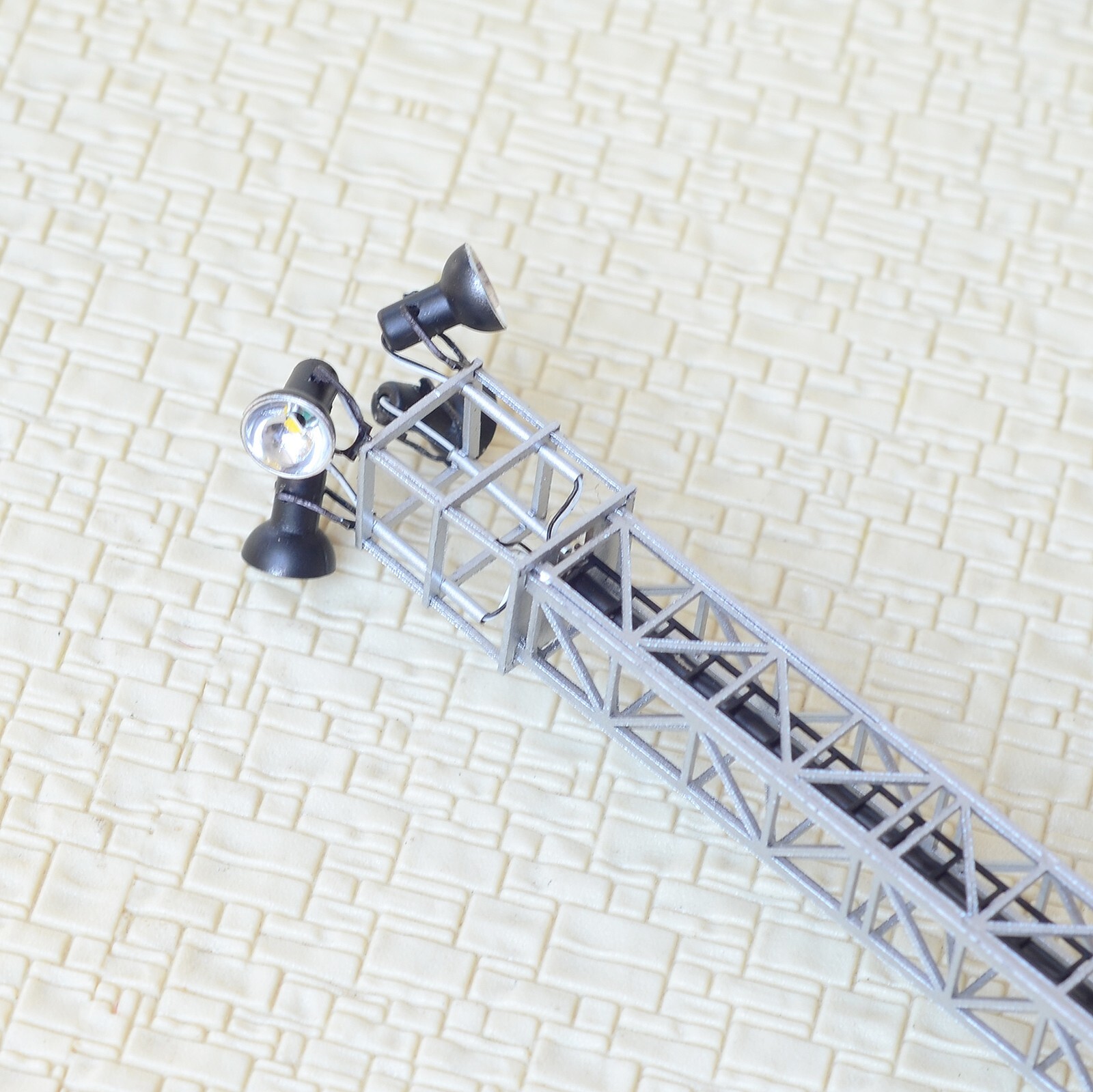 1 x HO tower light LED made street yard light spotlight assembled metal #S4