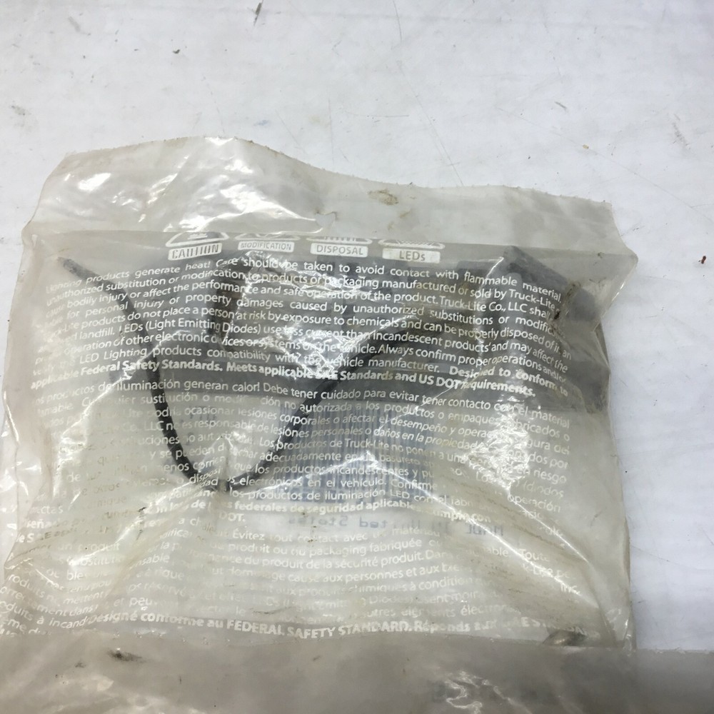 NEW SEALED NAPA LIGHT BRACKET 15401