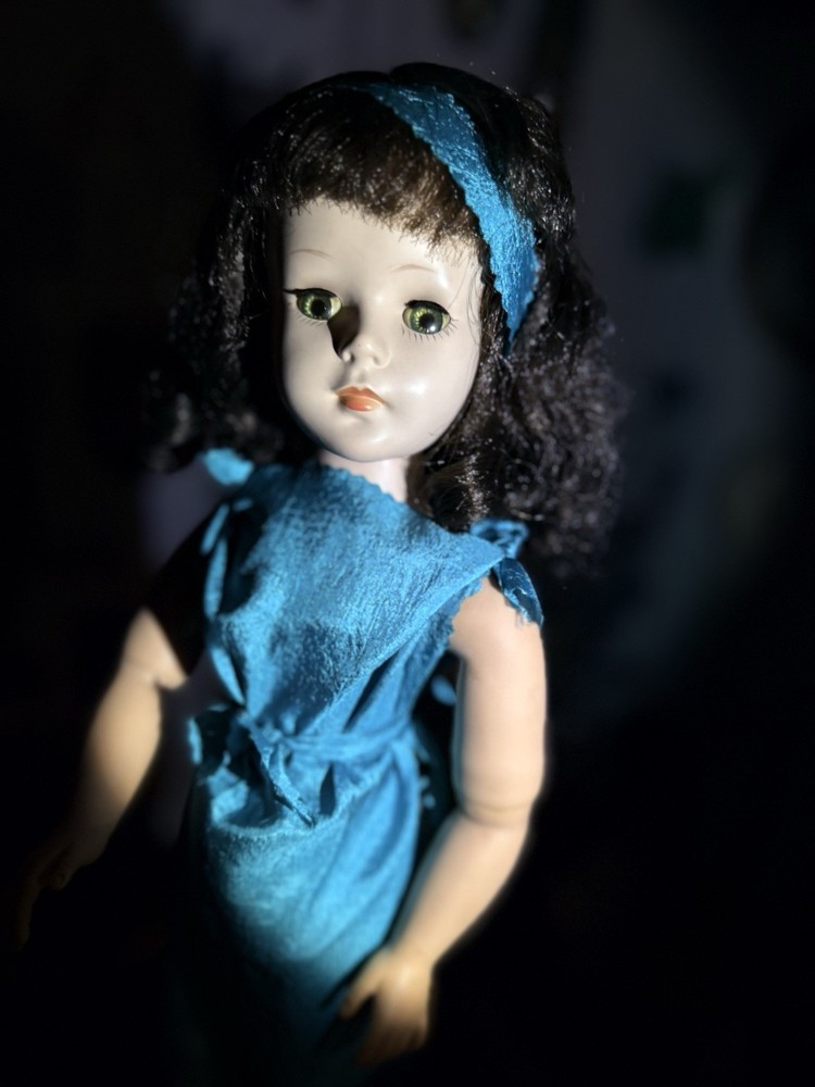 Paranormal Doll (Haunted Hunies Vanessa) 20s, Active, Personal