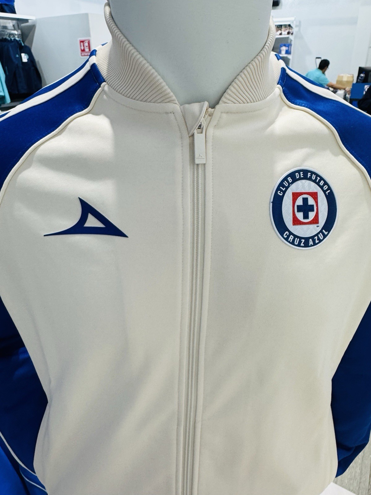 NEW CRUZ AZUL 2026 URBAN JACKET BEIGE PIRMA LIGA MX MEN MEXICO